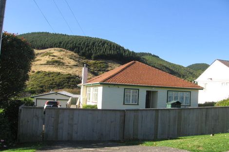 Photo of property in 21 Raroa Terrace, Tawa, Wellington, 5028