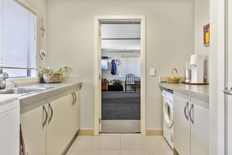 Photo of property in 19 Kinder Street, Acacia Bay, Taupo, 3330