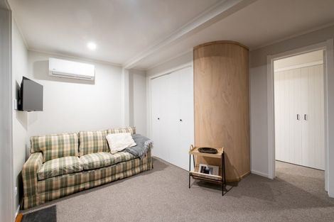 Photo of property in 2 Convent Road, Bluff Hill, Napier, 4110