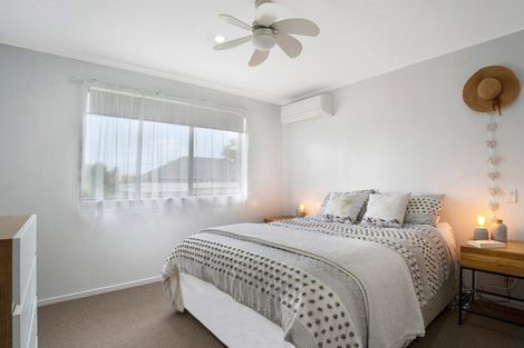 Photo of property in 2/219 Glenfield Road, Hillcrest, Auckland, 0627