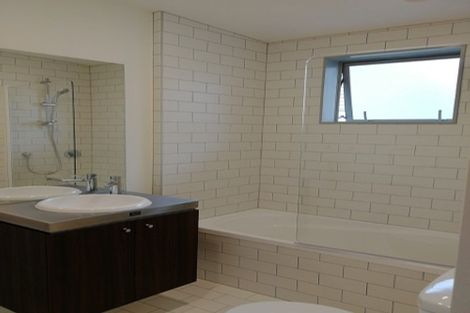 Photo of property in 1 Buncrana Place, Rosehill, Papakura, 2113