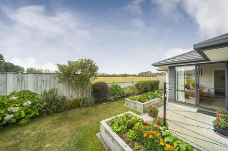 Photo of property in 7 The Oaks, Awapuni, Palmerston North, 4412