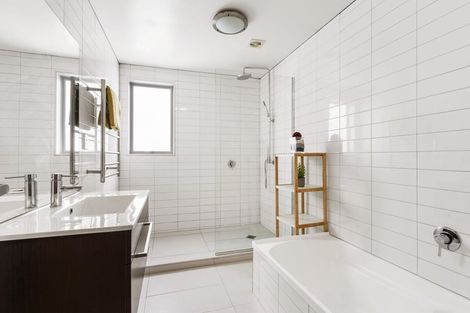 Photo of property in 3/3 Severn Street, Island Bay, Wellington, 6023