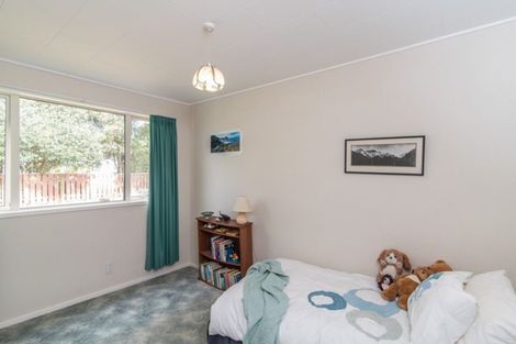 Photo of property in 5 Lesley Grove, Waikanae, 5036