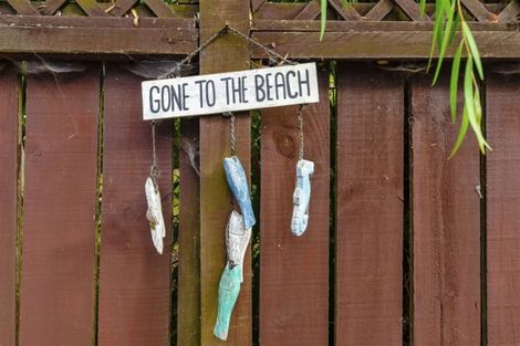 Photo of property in 25 Bournemouth Terrace, Murrays Bay, Auckland, 0630