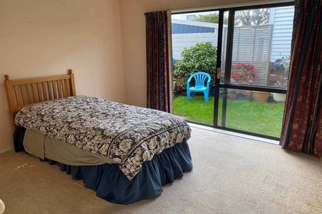 Photo of property in 2/9 Mana Esplanade, Paremata, Porirua, 5026
