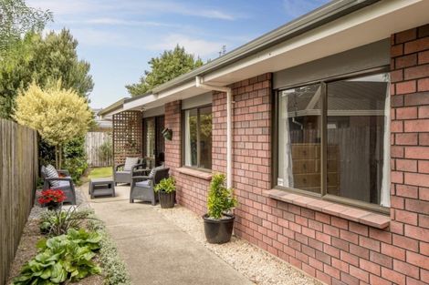 Photo of property in 2/31 Kirsten Place, Parklands, Christchurch, 8083