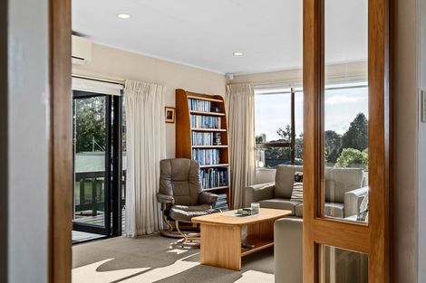 Photo of property in 11 Cargill Place, Frankleigh Park, New Plymouth, 4310