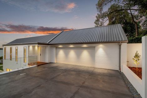 Photo of property in 2/1 The Brae, Mount Pleasant, Christchurch, 8081