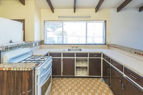 Photo of property in 4 Karyn Street, Castlecliff, Whanganui, 4501