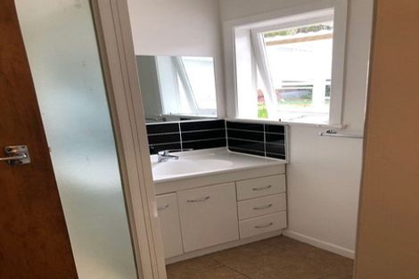 Photo of property in 37 Kenmore Street, Newlands, Wellington, 6037