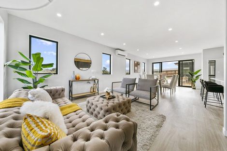 Photo of property in 63 Mcindoe Road, Kumeu, 0810