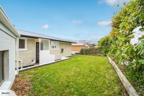 Photo of property in 3/10 Coroglen Avenue, Birkenhead, Auckland, 0626