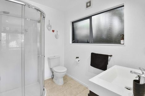 Photo of property in 18 Gibbs Crescent, Red Hill, Papakura, 2110