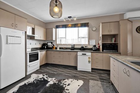 Photo of property in 73 Puriri Street, Hawera, 4610