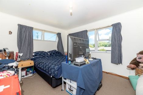 Photo of property in 17 Chilcott Road, Henderson, Auckland, 0612