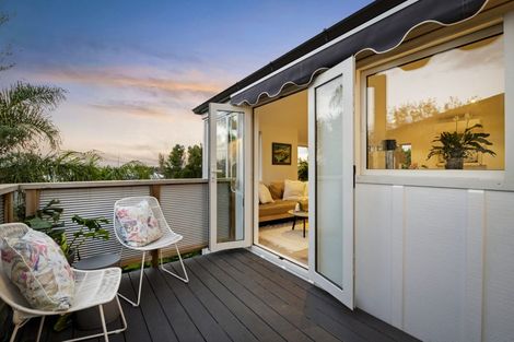 Photo of property in 2/4 Richards Avenue, Forrest Hill, Auckland, 0620