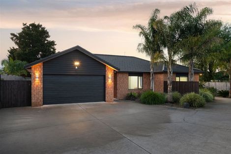 Photo of property in 12 Hampshire Court, Flagstaff, Hamilton, 3210