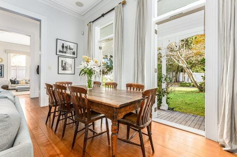 Photo of property in 13 Tinakori Road, Thorndon, Wellington, 6011