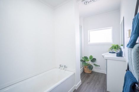 Photo of property in 67 Shamrock Street, Takaro, Palmerston North, 4412