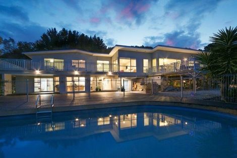 Photo of property in 18 Mountain Road, Henderson Valley, Auckland, 0612