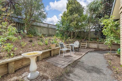 Photo of property in 115 Grovenor Drive, Orewa, 0931