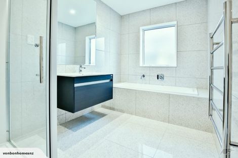 Photo of property in 52 Schoolside Road, Kumeu, 0810