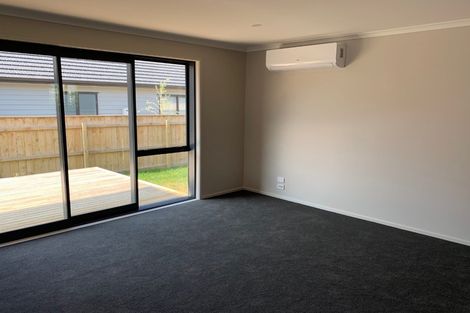 Photo of property in 8 Dida Park Drive, Kumeu, 0810