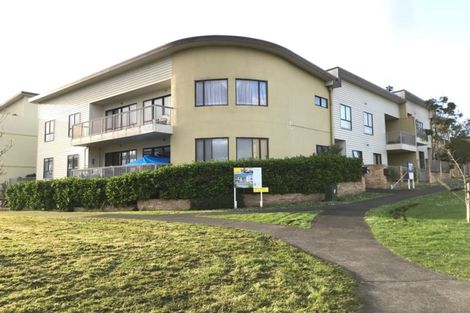 Photo of property in 2/132 Stancombe Road, Flat Bush, Auckland, 2016