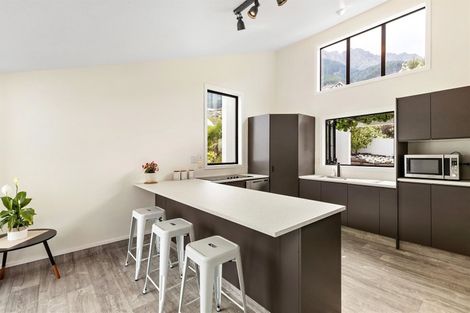 Photo of property in 17 Thorn Crescent, Fernhill, Queenstown, 9300