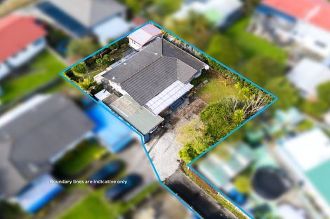 Photo of property in 2/15 Larissa Avenue, Henderson, Auckland, 0610