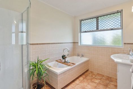 Photo of property in 18 Nimmo Avenue West, Waikanae, 5036