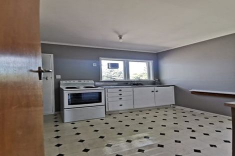 Photo of property in 2/34 Chartwell Avenue, Glenfield, Auckland, 0629