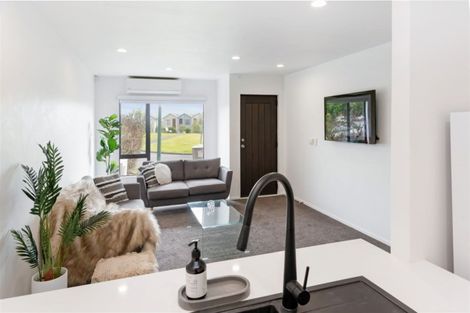 Photo of property in 14 Nagle Place, Golflands, Auckland, 2013