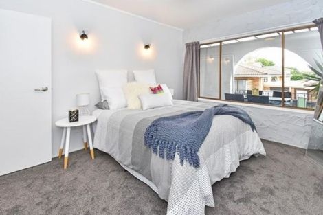 Photo of property in 2/8 Wood Street, Papakura, 2110