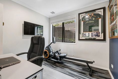 Photo of property in 8 Roberts Road, Matakatia, Whangaparaoa, 0930