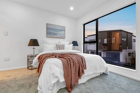 Photo of property in 106b Edgewater Drive, Pakuranga, Auckland, 2010