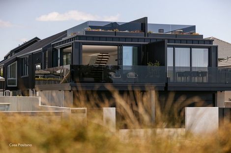 Photo of property in 124 Marine Parade, Mount Maunganui, 3116