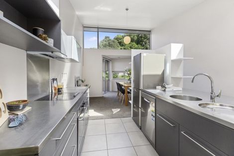 Photo of property in 2/2 Onslow Road, Khandallah, Wellington, 6035