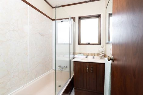 Photo of property in 1/28 Manly Esplanade, Browns Bay, Auckland, 0630