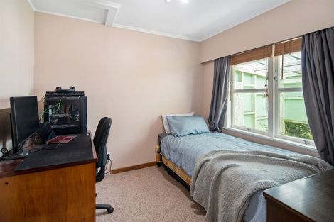 Photo of property in 37 Kenmore Street, Newlands, Wellington, 6037