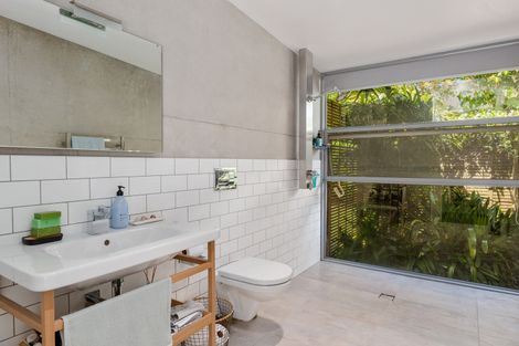 Photo of property in 5 Harbour View Road, Point Wells, Warkworth, 0986