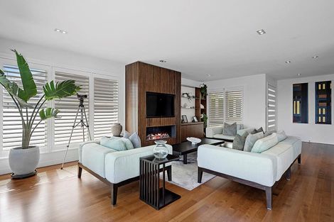 Photo of property in 306 Hurstmere Road, Takapuna, Auckland, 0622