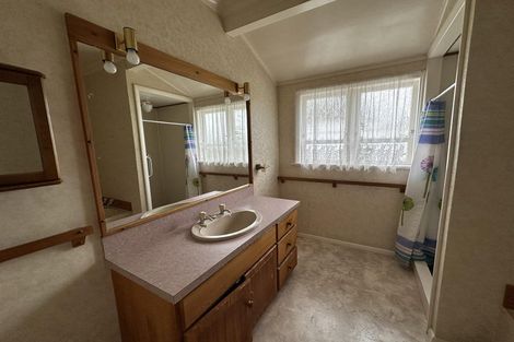 Photo of property in 72 Queenwood Road, Levin, 5510