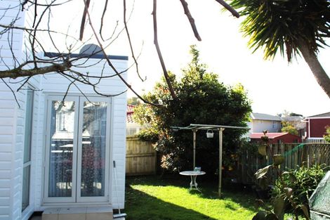 Photo of property in 44a Waverley Avenue, Glenfield, Auckland, 0629