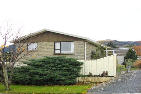 Photo of property in 2 Surrey Street, Tapanui, 9522
