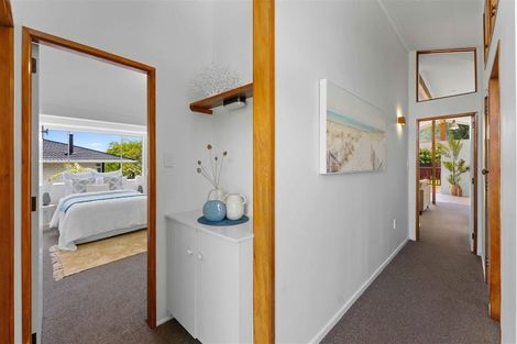 Photo of property in 15 Ruru Street, Waikanae, 5036