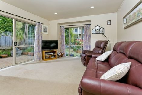 Photo of property in 8 Falstone Lane, Browns Bay, Auckland, 0630
