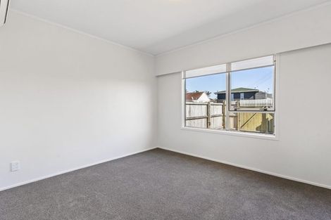 Photo of property in 1/40 Lake Road, Narrow Neck, Auckland, 0624