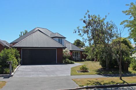 Photo of property in 11 Thornwood Place, Redwood, Christchurch, 8051